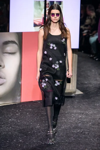 Look 10